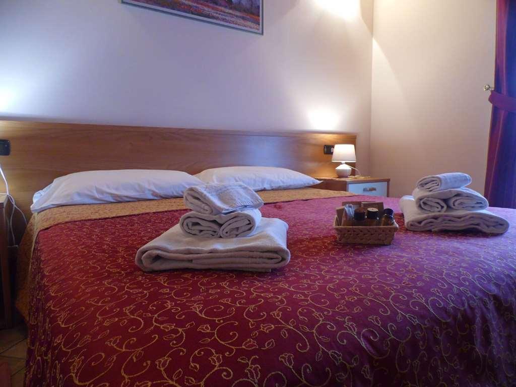 Hotel Agli Ulivi วาเลจโจ ซูล มินโช ห้อง รูปภาพ